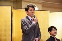 左から篠井英介、河合雪之丞。