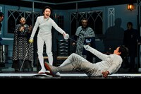 Bunkamura30周年記念 シアターコクーン・オンレパートリー2019 DISCOVER WORLD THEATRE vol.6「ハムレット」より。（撮影：細野晋司）