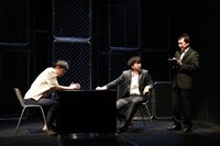 MCR「死んだら流石に愛しく思え」より。（撮影：保坂萌）