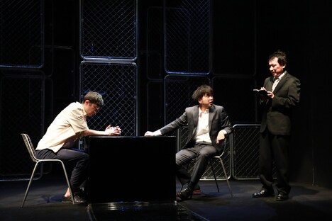 MCR「死んだら流石に愛しく思え」より。(撮影:保坂萌)