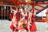 “ちほ一座”によるパフォーマンスの様子。