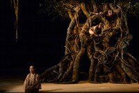 井上ひさしメモリアル10 こまつ座 第127回公演「木の上の軍隊」より。