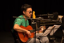 「岩井秀人『ミュージカルのクリエーション』成果発表ライブ」より。（撮影：igaki photo sutudio / 写真提供：城崎国際アートセンター）