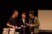 「岩井秀人『ミュージカルのクリエーション』成果発表ライブ」より。（撮影：igaki photo sutudio / 写真提供：城崎国際アートセンター）