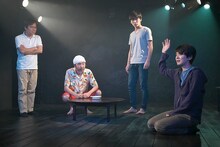 オフィスコットーネプロデュース 大竹野正典没後10年記念公演 第3弾 改訂版「埒もなく汚れなく」より。（撮影：青木司）