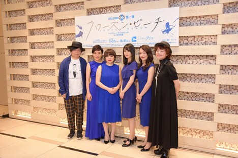 KERA CROSS 第1弾「フローズン・ビーチ」製作発表より、左からケラリーノ・サンドロヴィッチ、鈴木杏、ブルゾンちえみ、朝倉あき、シルビア・グラブ、鈴木裕美。