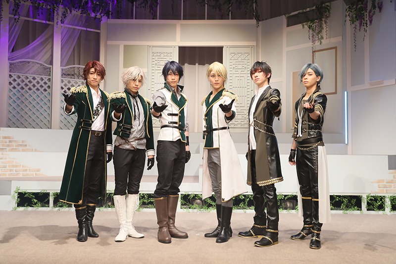 「2.5次元ダンスライブ『ALIVESTAGE（アライブステージ）』Episode 1『Let us go singing as far as we go:the road will be less tedious. -歌いながら歩こうよ-』」フォトセッションより。