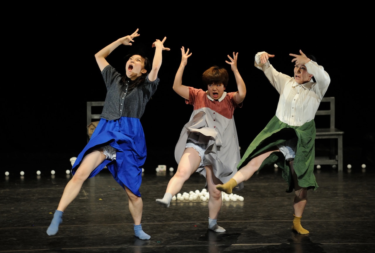 “チェーホフ好きもビックリ”、小池博史ブリッジプロジェクト「新・三人姉妹」開幕