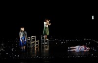 小池博史ブリッジプロジェクト「新・三人姉妹」より。（photo by Hiroshi Koike）