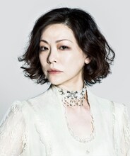 セゾニア役の秋山菜津子。