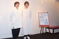 「REON YUZUKI one-man show Musical『LEMONADE』」囲み取材より、左から小林香、柚希礼音。