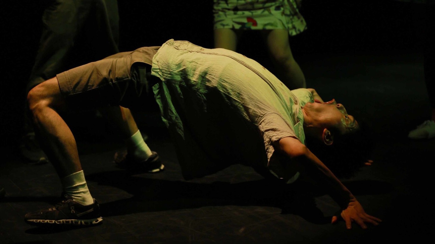 ジョン・スミスと探る演劇「劇『鳥の映画』」より。