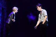 「BACKBEAT」より。左から夏子演じるアストリッド・キルヒヘル、加藤和樹演じるジョン・レノン。（撮影：田中亜紀）