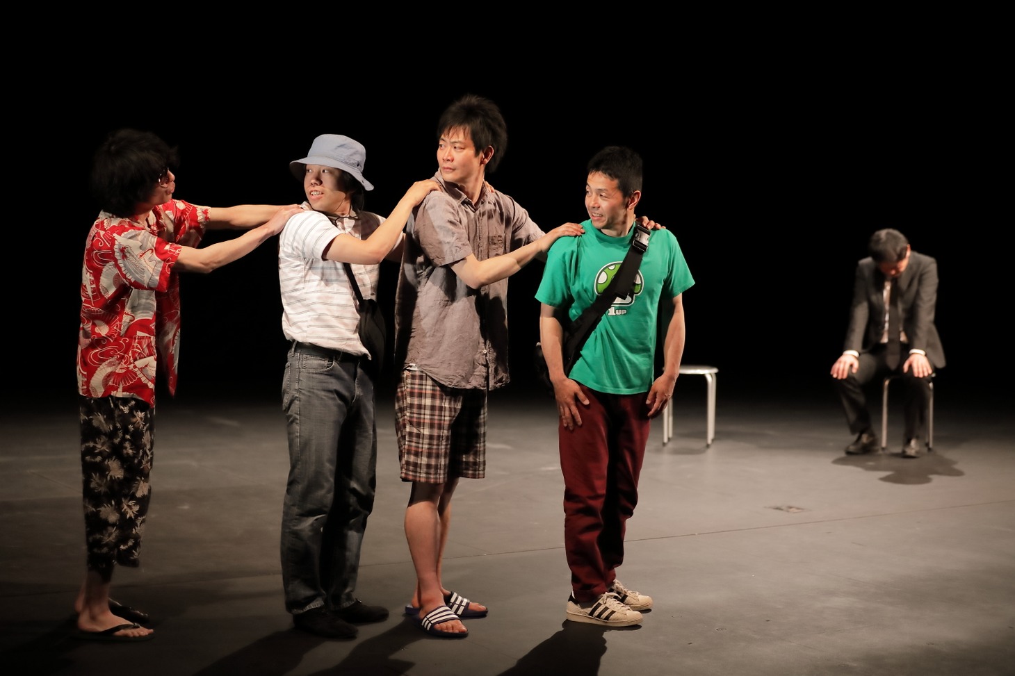 オイスターズ 第22回公演「ここはカナダじゃない」より。