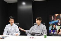 左から河合雪之丞、篠井英介。