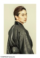 写真集「AMPHIS 伊万里有」（株式会社イーネット・フロンティア）より。