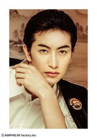 写真集「AMPHIS 伊万里有」（株式会社イーネット・フロンティア）より。