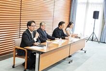 東京二期会2020/21シーズンラインアップ記者発表会の様子。