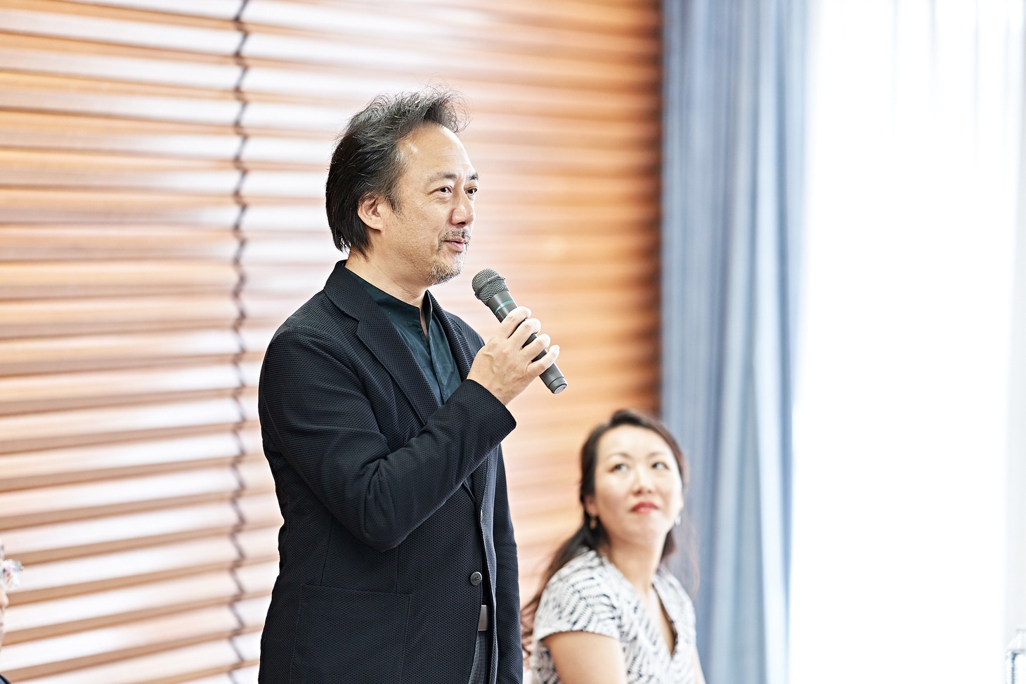 東京二期会2020/21シーズンラインアップ記者発表会の様子。