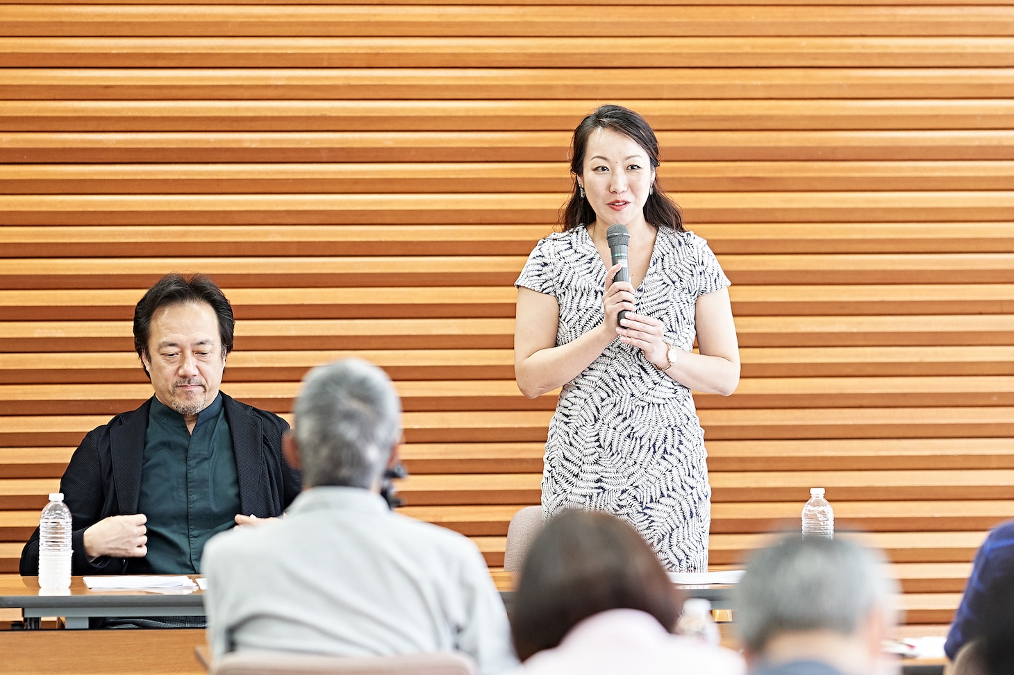 東京二期会2020/21シーズンラインアップ記者発表会の様子。