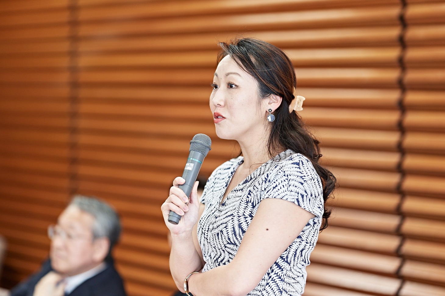 東京二期会2020/21シーズンラインアップ記者発表会の様子。