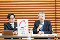 東京二期会2020/21シーズンラインアップ記者発表会の様子。