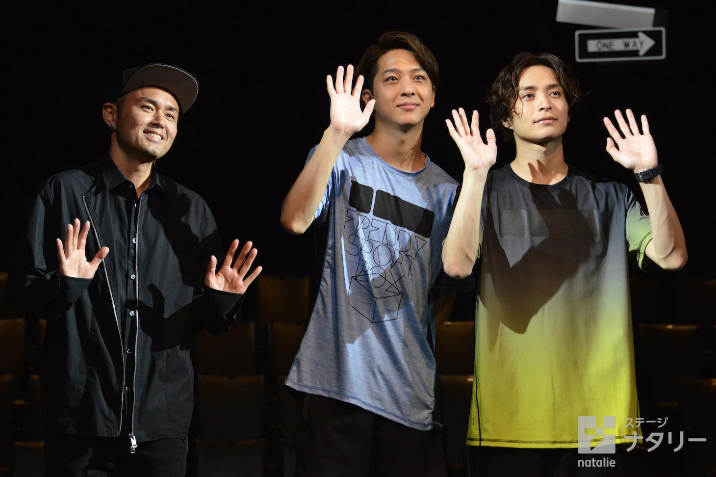 舞台「マラソン」囲み取材より。左からTETSUHARU、寺西拓人、矢田悠祐。