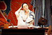 こまつ座 第128回公演「化粧二題」より。（撮影：田中亜紀）