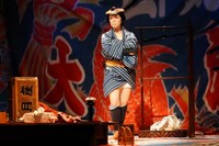 こまつ座 第128回公演「化粧二題」より。（撮影：田中亜紀）