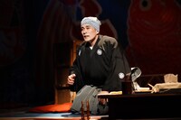 こまつ座 第128回公演「化粧二題」より。（撮影：田中亜紀）