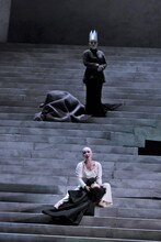 東京二期会オペラ劇場 ハンブルク州立歌劇場との共同制作公演「サロメ（新制作）」より。（写真提供：公益財団法人東京二期会、撮影：三枝近志）