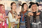 左から浜崎香帆、藤原丈一郎、大橋和也、ダイアモンド☆ユカイ。
