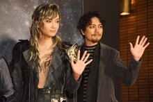 左から井上芳雄、山崎育三郎。