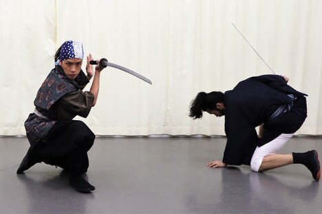 よしもと×そとばこまち「のうみん～三人の天草四郎～」制作発表会見より。殺陣パフォーマンスの様子。