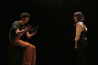 匿名劇壇「大暴力」より。（撮影：堀川高志 / kutowans studio）