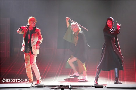 舞台「文豪ストレイドッグス 三社鼎立」より。(撮影:宮川舞子)