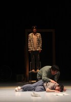 モダンスイマーズ結成20周年記念公演「ビューティフルワールド」より。