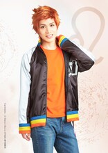 輝山立扮する陽日直獅。