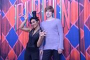 ブロードウェイミュージカル「ピピン」囲み取材より、左からCrystal Kay、城田優。