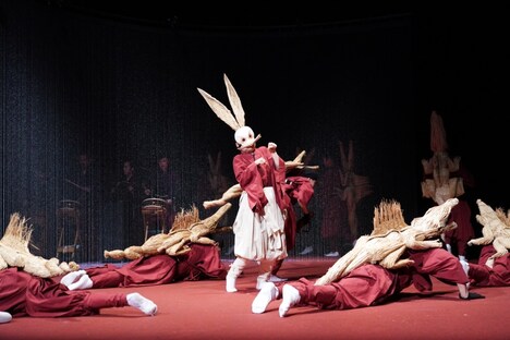 SPAC「イナバとナバホの白兎」静岡公演より。（撮影：猪熊康夫）