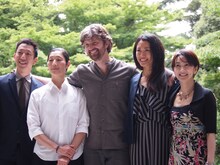 左から小尻健太、中村恩恵、ポール・ライトフット、刈谷円香、唐津絵理。
