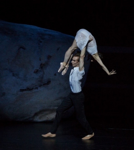 バレエ・アム・ライン「白鳥の湖」より。(c)Gert Weigelt