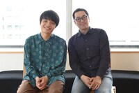 左から岡山天音、松井周。