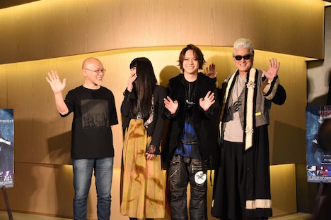 左から鈴木勝秀、仲万美、佐藤流司、陣内孝則。