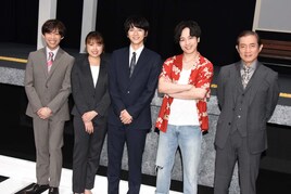 飯島寛騎がブラック企業社員演じる「ちょいやめ」開幕、鈴木勝吾は「兄貴分」