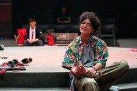 KAAT神奈川芸術劇場プロデュース「ゴドーを待ちながら」令和ver.より。（撮影：宮川舞子）