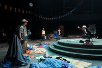 KAAT神奈川芸術劇場プロデュース「ゴドーを待ちながら」令和ver.より。（撮影：宮川舞子）