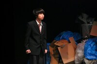 KAAT神奈川芸術劇場プロデュース「ゴドーを待ちながら」令和ver.より。（撮影：宮川舞子）