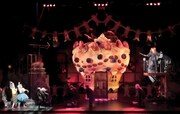 NISSAY OPERA 2019「ヘンゼルとグレーテル」より。(撮影:三枝近志)
