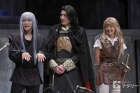 ネイルサロンに行ったことを明かし、爪を見せる林翔太（左）。